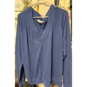 Universal thread sweater L